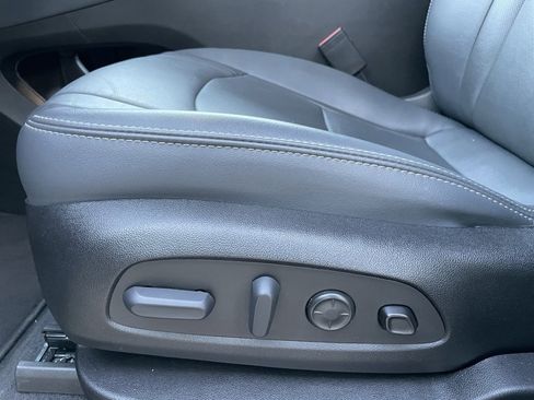 Used 2022 Buick Enclave Premium image 11