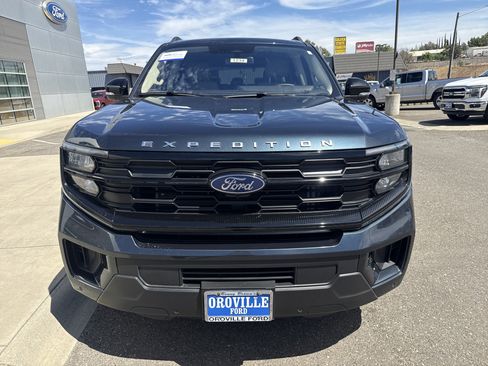 Used 2025 Ford Expedition Active AWD/4WD image 8