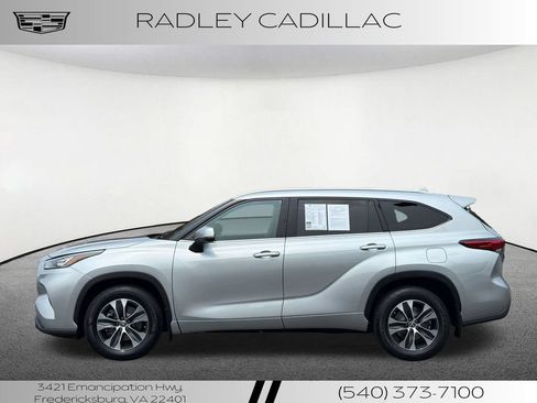 Used 2020 Toyota Highlander XLE AWD/4WD image 17