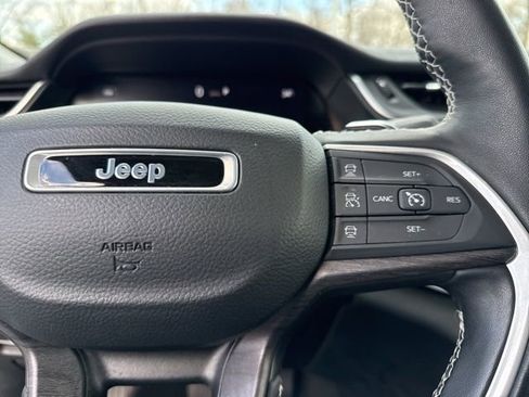 Used 2022 Jeep Grand Cherokee Limited image 37