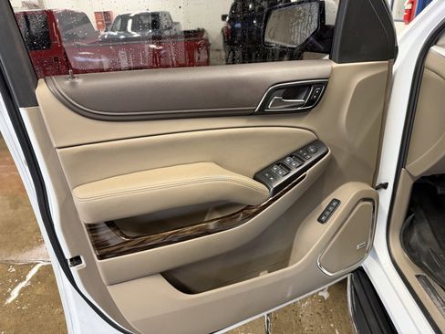 Used 2018 GMC Yukon SLT w/ Premium Edition image 9