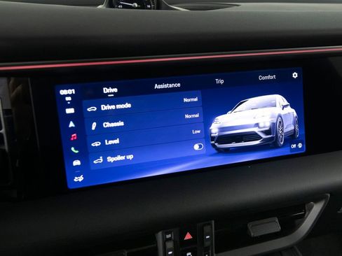 Certified 2025 Porsche Macan 4 Electric image 28