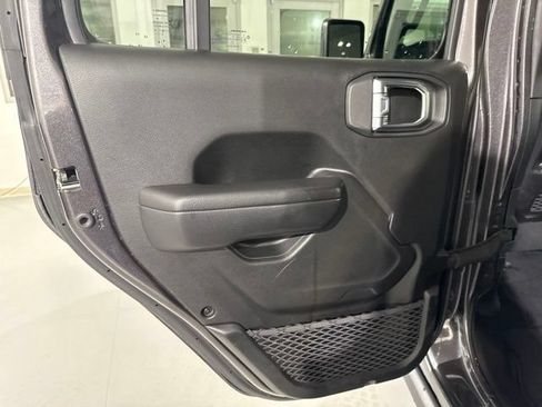 Used 2024 Jeep Wrangler Unlimited Rubicon 4xe AWD/4WD image 15