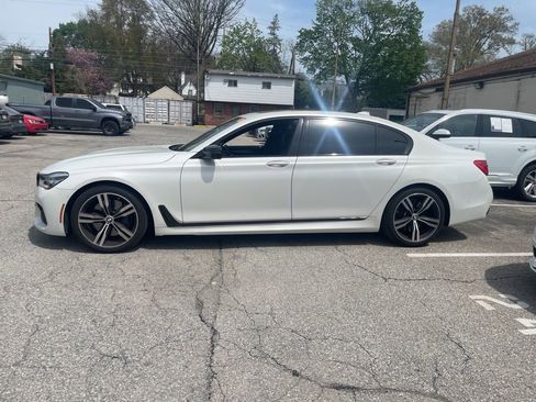 Used 2018 BMW 750i xDrive image 2