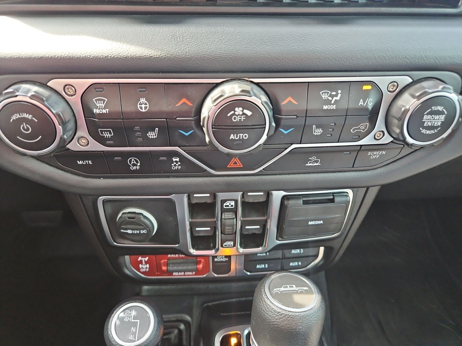 Used 2024 Jeep Gladiator Mojave w/ Convenience Group AWD/4WD image 28