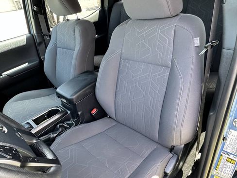 Used 2019 Toyota Tacoma TRD Off-Road w/ Technology Package AWD/4WD image 16