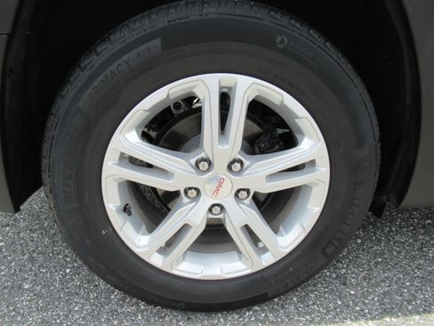 Used 2022 GMC Terrain SLE w/ Driver Convenience Package FWD image 8