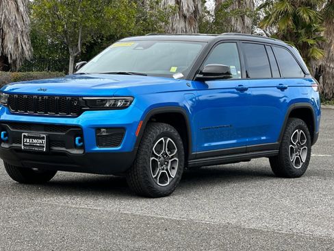 New 2023 Jeep Grand Cherokee Trailhawk w/ Advanced Protech Group II AWD/4WD image 7