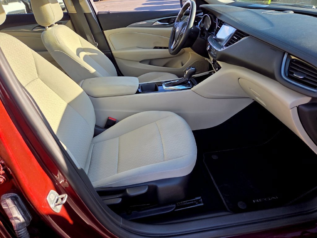 Used 2018 Buick Regal Preferred w/ Sights and Sounds Package FWD image 18