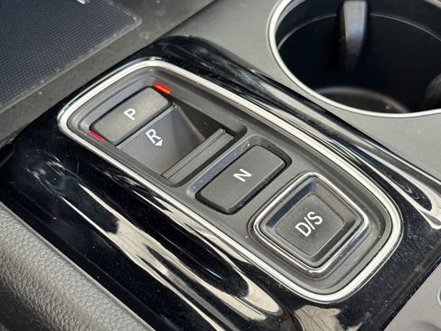 Used 2024 Honda Pilot Touring image 18