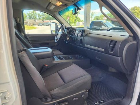 Used 2011 Chevrolet Silverado 2500 LT w/ Interior Plus Package AWD/4WD image 18