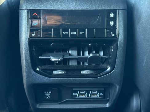 Used 2024 Jeep Grand Cherokee L Limited w/ Luxury Tech Group II image 19