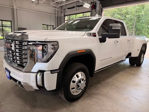 Used 2025 GMC Sierra 3500 Denali w/ Denali Reserve Package AWD/4WD image 4