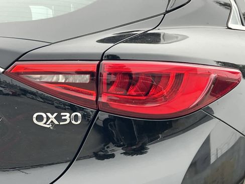 Used 2017 INFINITI QX30 Premium w/ Navigation Package image 15