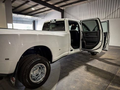 Used 2024 RAM 3500 Tradesman w/ Chrome Appearance Group AWD/4WD image 23