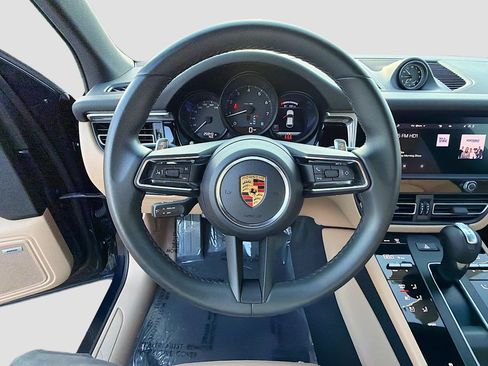 Used 2022 Porsche Macan Base image 40