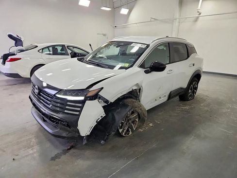 Used 2026 Nissan Kicks SV AWD/4WD image 2