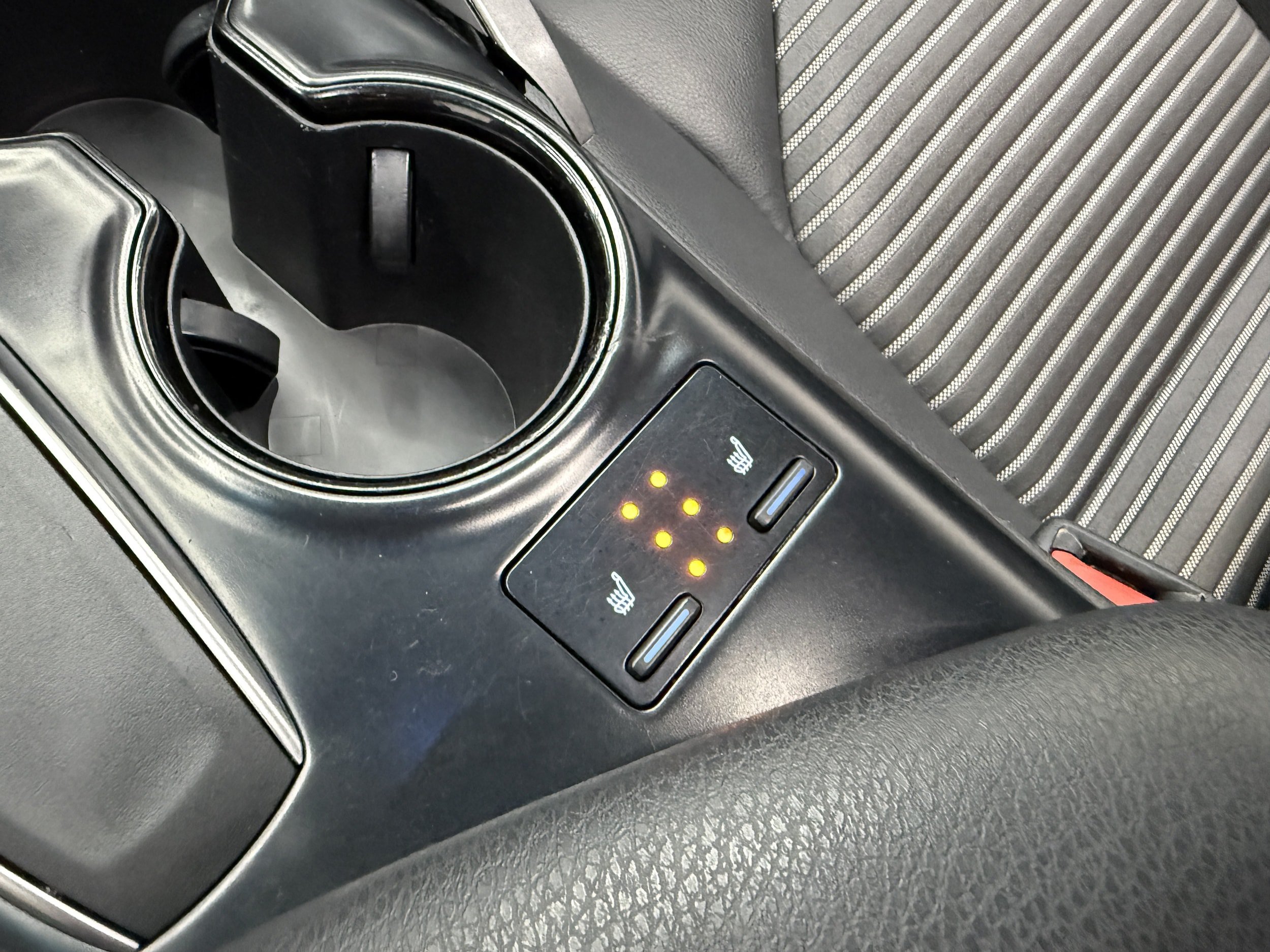 Used 2018 Toyota Camry FWD image 11