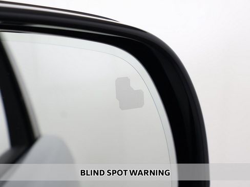 Used 2023 Land Rover Range Rover SV image 8