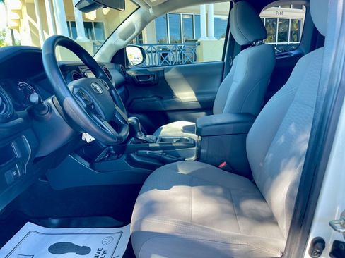 Used 2019 Toyota Tacoma SR image 11