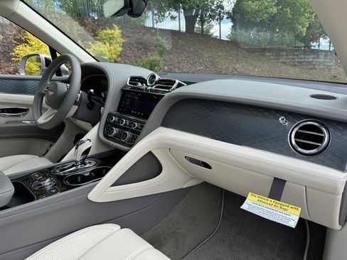 New 2024 Bentley Bentayga Extended Wheelbase image 2