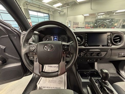 Used 2021 Toyota Tacoma TRD Off-Road image 9