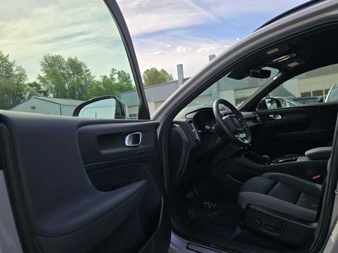Certified 2023 Volvo XC40 Recharge Core w/ Protection Package Premier AWD/4WD image 21