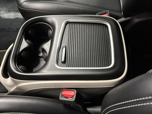 Used 2023 Chrysler Pacifica Touring-L FWD image 18