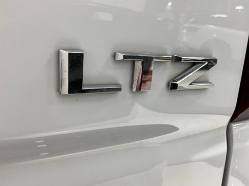 Used 2019 Chevrolet Silverado 1500 LTZ w/ LTZ Premium Package AWD/4WD image 29