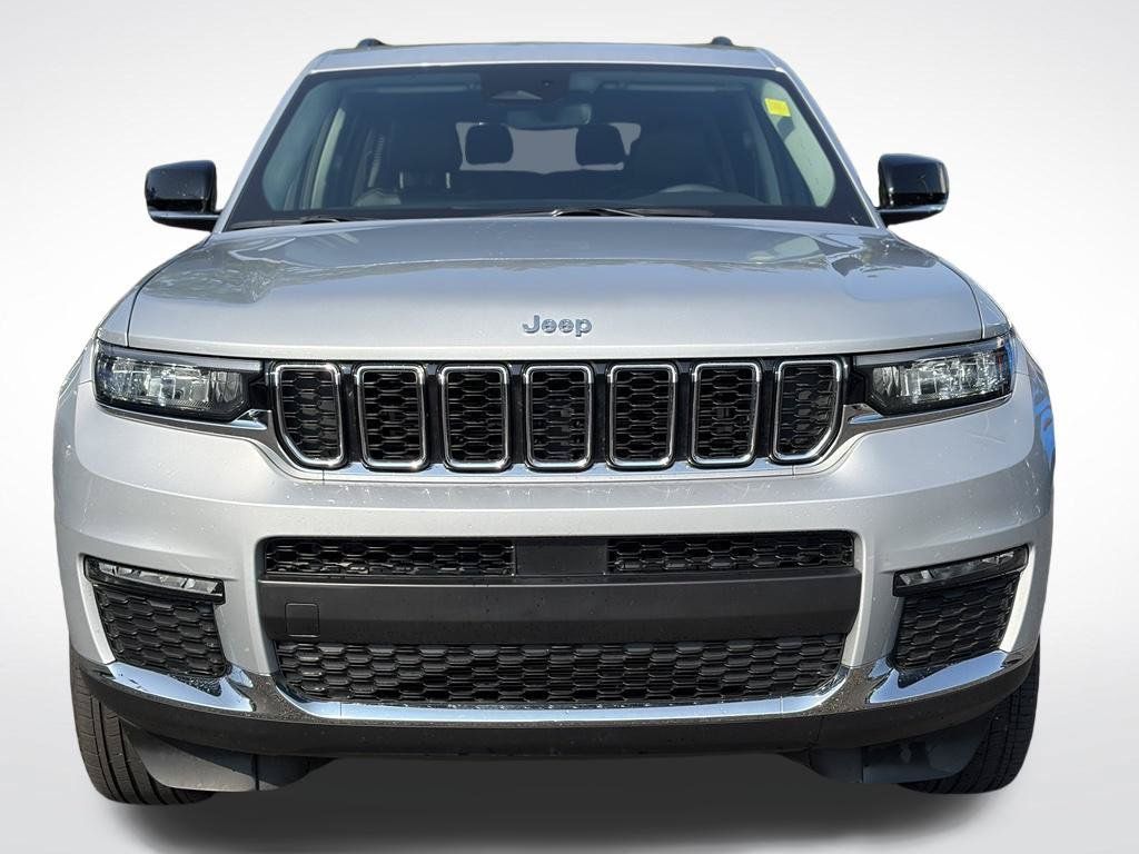 Used 2024 Jeep Grand Cherokee L Limited AWD/4WD image 3