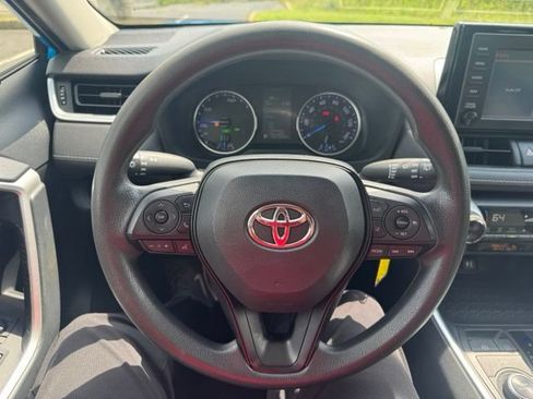 Used 2019 Toyota RAV4 LE w/ Carpet Mat Package AWD/4WD image 19