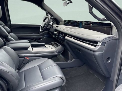 New 2025 Lincoln Navigator Reserve w/ Jet Appearance Package image 14