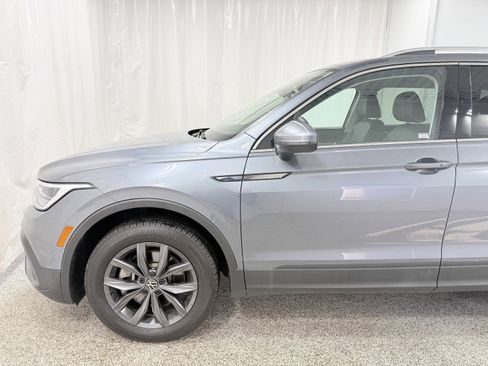 Used 2022 Volkswagen Tiguan SE w/ Panoramic Sunroof Package image 4