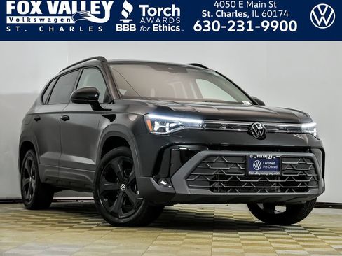 Used 2025 Volkswagen Taos SE image 1