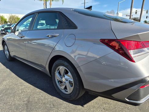 Used 2025 Hyundai Elantra SE image 5