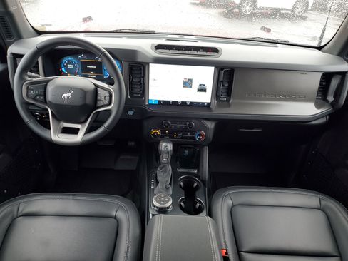 Used 2025 Ford Bronco Badlands image 8