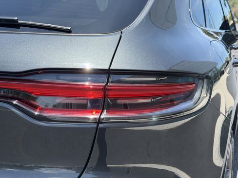 Certified 2023 Porsche Macan AWD/4WD image 14