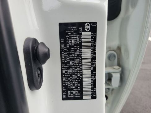 Used 2021 Toyota Corolla LE image 38