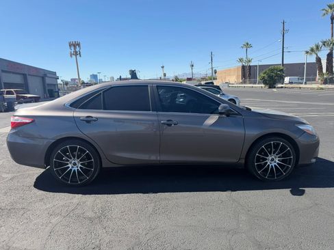 Used 2016 Toyota Camry SE image 6