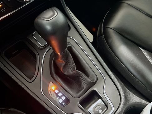 Used 2020 Jeep Cherokee Latitude Plus image 11