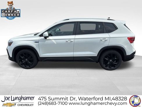 Used 2022 Volkswagen Taos SE w/ Panoramic Sunroof Package AWD/4WD image 7