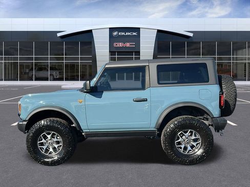 Used 2023 Ford Bronco Badlands image 2