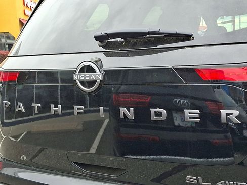 New 2026 Nissan Pathfinder SL w/ SL Premium Package AWD/4WD image 22