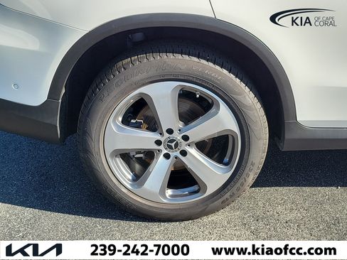 Used 2022 Mercedes-Benz GLC 300 w/ Premium Package Lite image 9