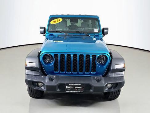Used 2024 Jeep Wrangler Sport S image 2