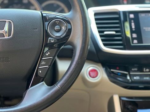 Used 2017 Honda Accord Touring image 33