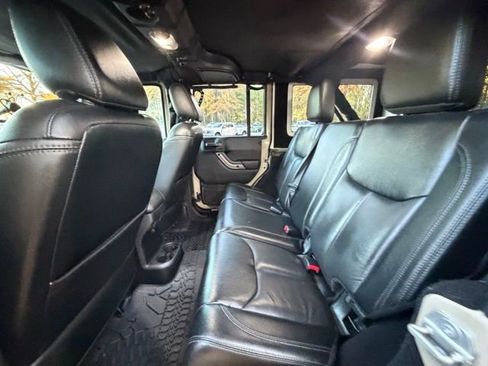 Used 2018 Jeep Wrangler Unlimited Sahara image 13