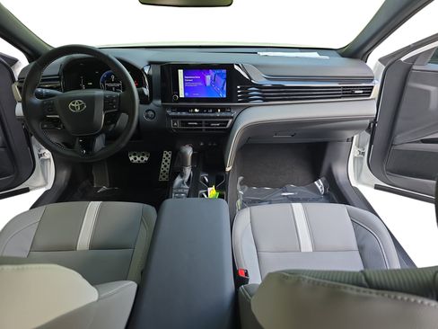 Used 2026 Toyota Camry SE FWD image 9