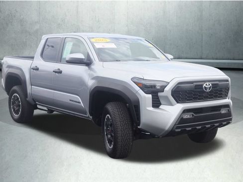 Used 2025 Toyota Tacoma TRD Off-Road AWD/4WD image 11