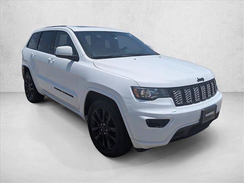 Used 2022 Jeep Grand Cherokee Laredo X RWD image 3
